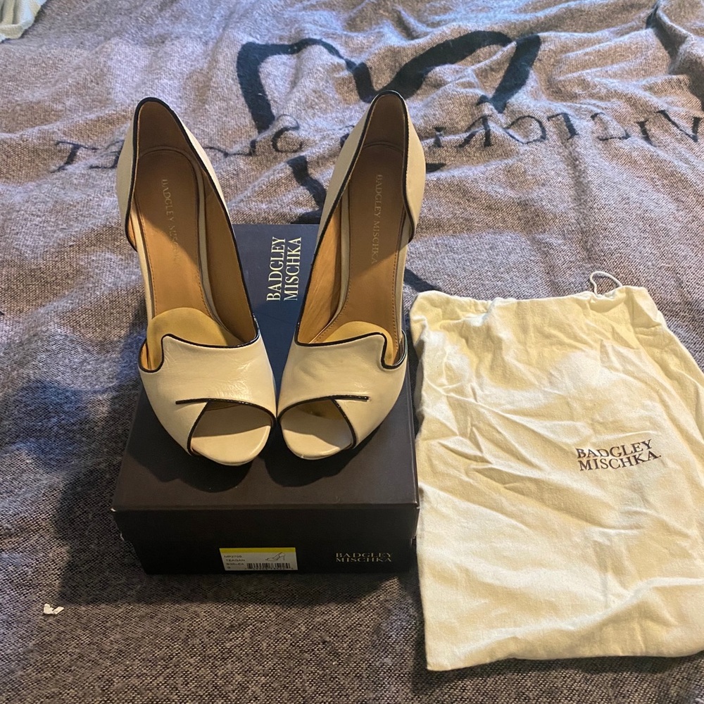 Badgley Mischka heels w box and dust bag